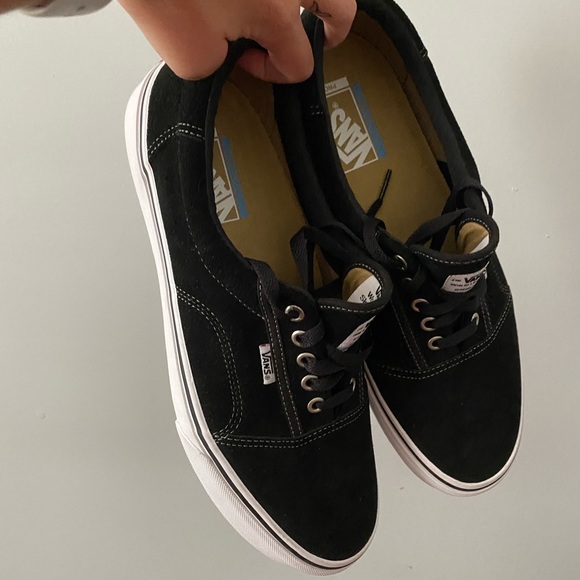 Vans Ultracush Black and White Sneakers - Picture 4 of 4